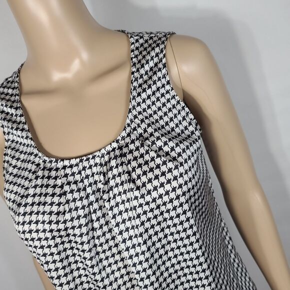 212 Colltion Pleated Black Print Sleeveless Top - Picture 4 of 9